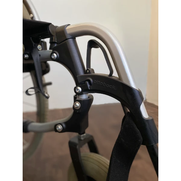 Ottobock kerekesszék 42 cm ülőszélességgel, kerekpárnával is használható