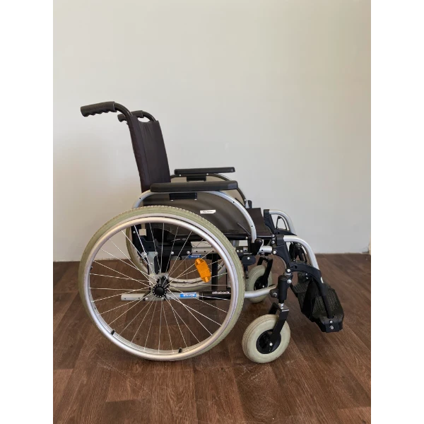 Könnyű vázas Ottobock kerekesszék 42 cm szélességgel
