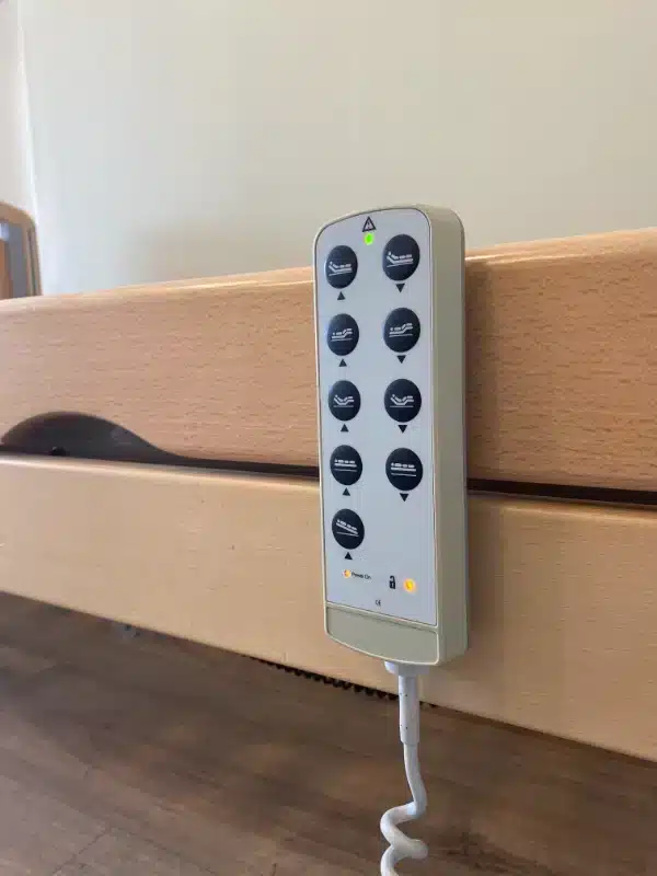 Elektromos betegágy távirányító több funkcióval