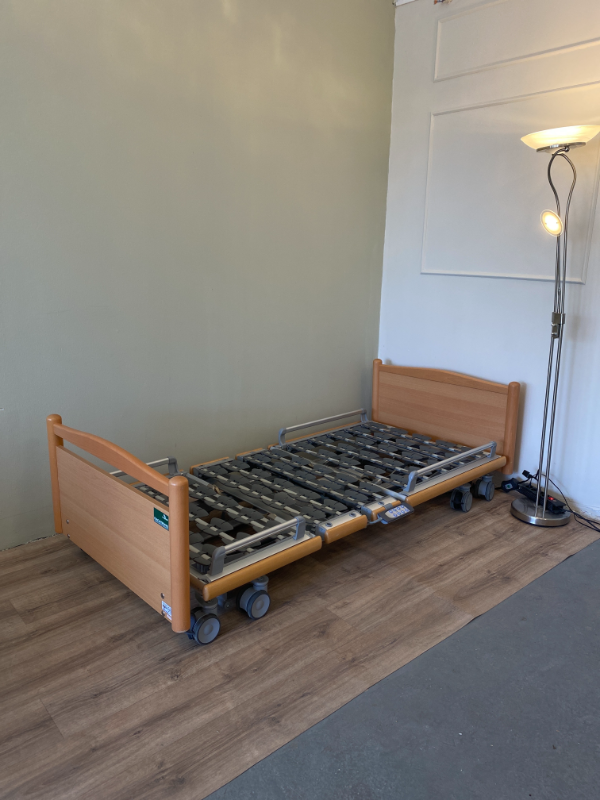 Extra alacsony elektromos ápolási ágy biztonsági leesésvédelemmel