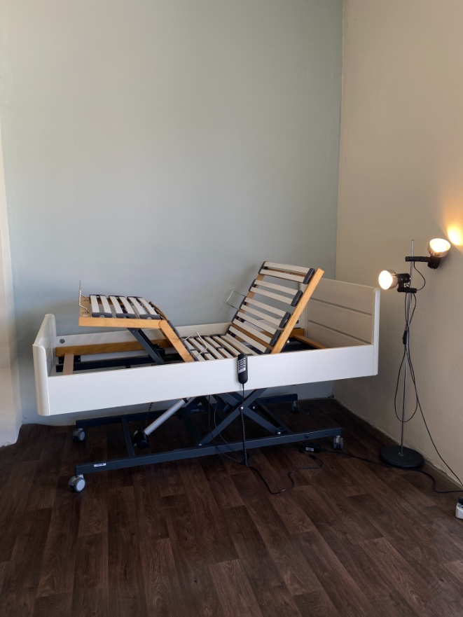 Letisztult, modern elektromos betegágy