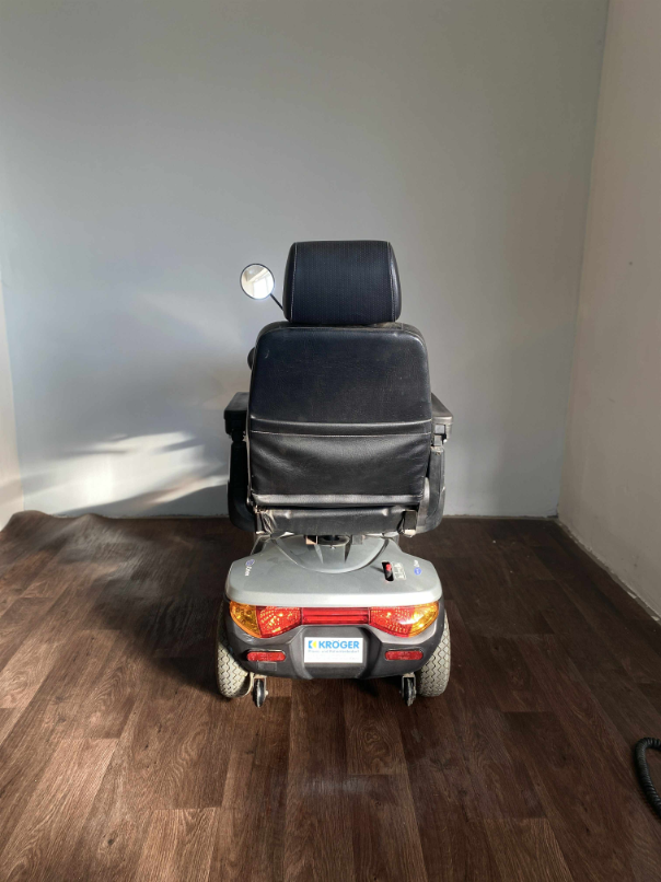Invacare Comet 4 elektromos moped hátulnézet
