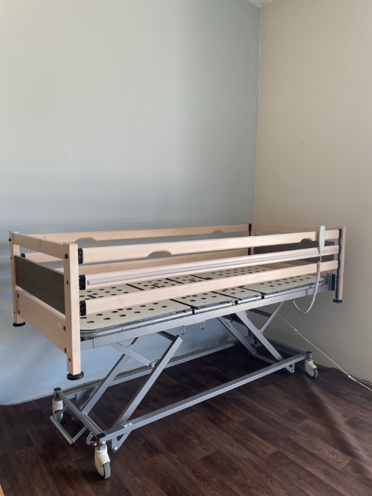 Ápolási ágy 86 cm maximális magasságra emelve